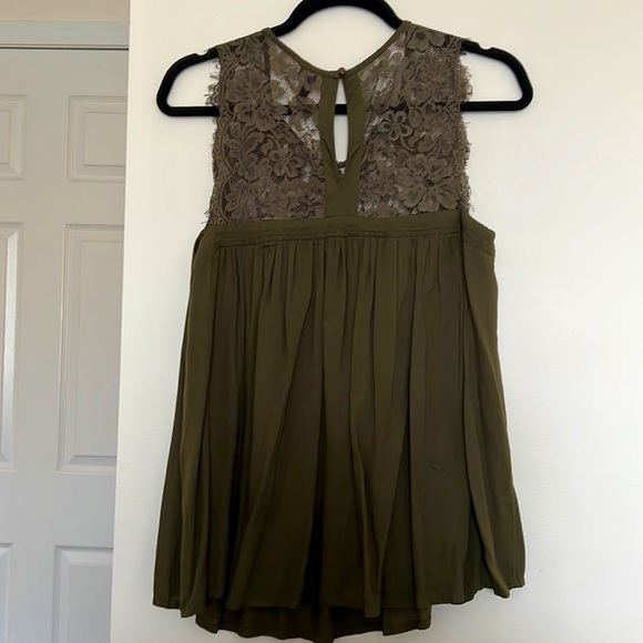 VERO MODA - Sleeveless Lace Top - Khaki Green - Size M - Picture 2 of 3